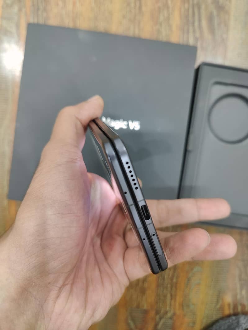 Honor Magic V5 6