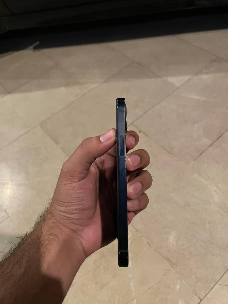 Apple iPhone 12 1