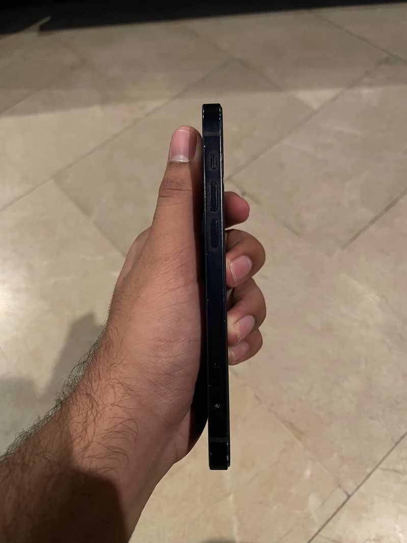 Apple iPhone 12 2