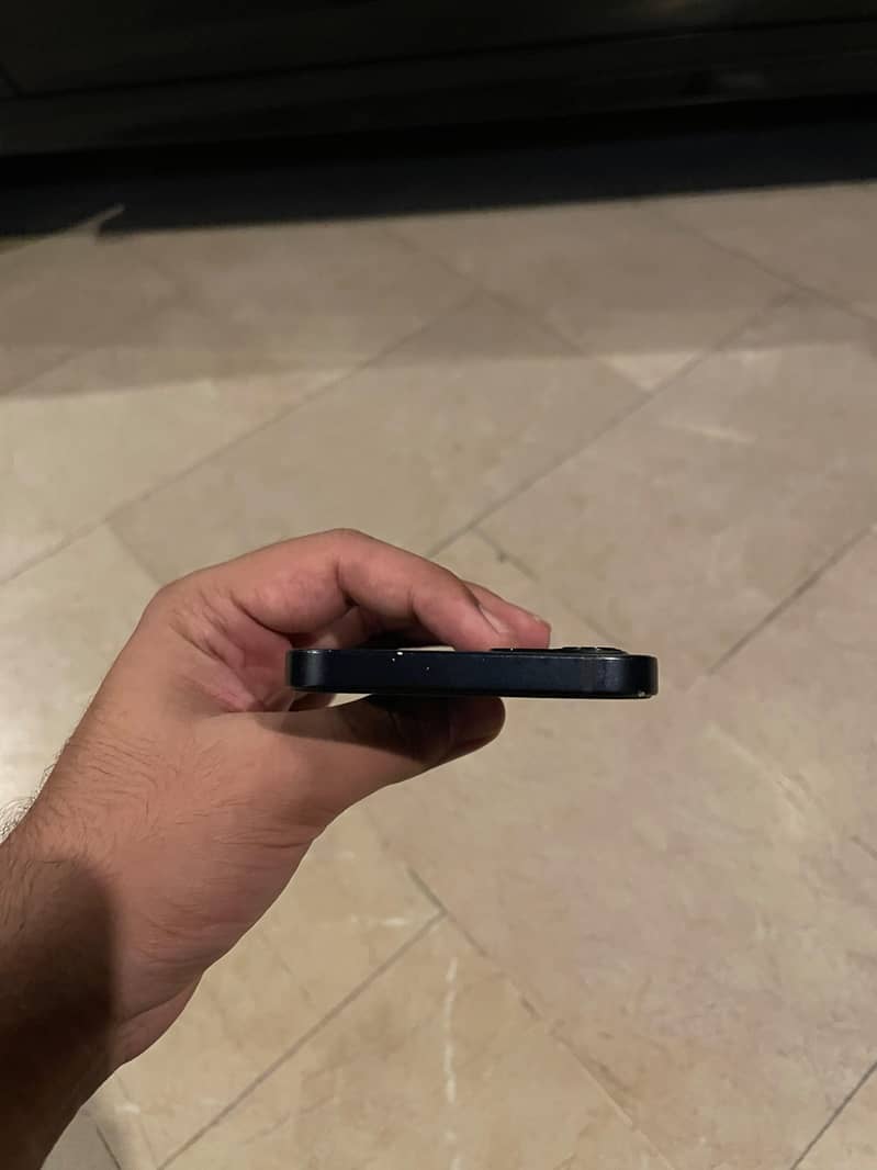 Apple iPhone 12 4