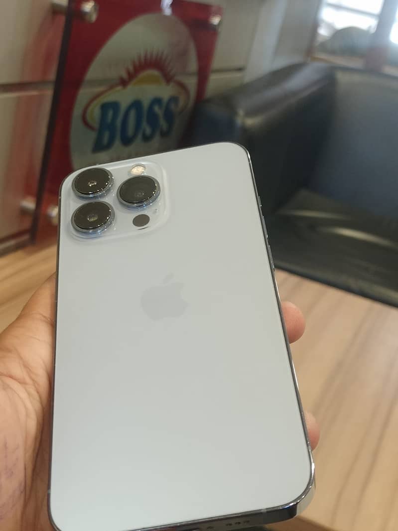 Apple iPhone 13 Pro 2