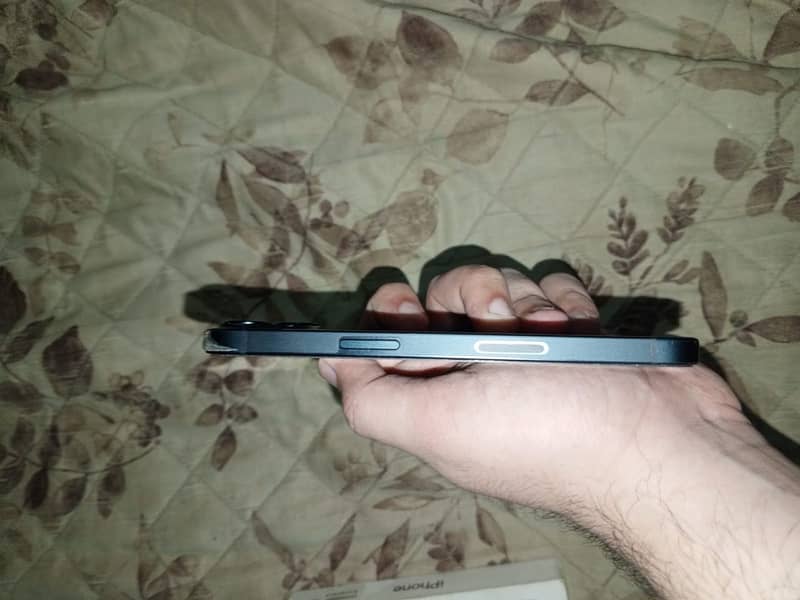 Apple iPhone 13 2