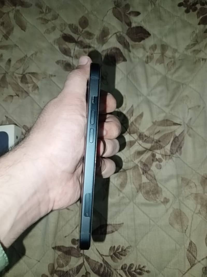 Apple iPhone 13 4