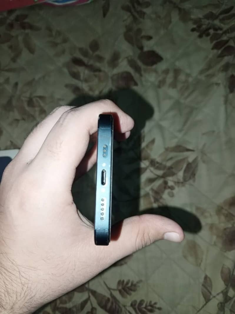 Apple iPhone 13 5