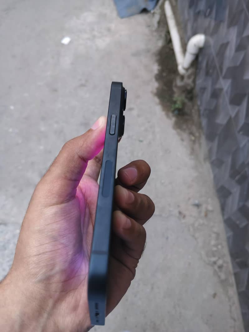 Apple iPhone 14 4