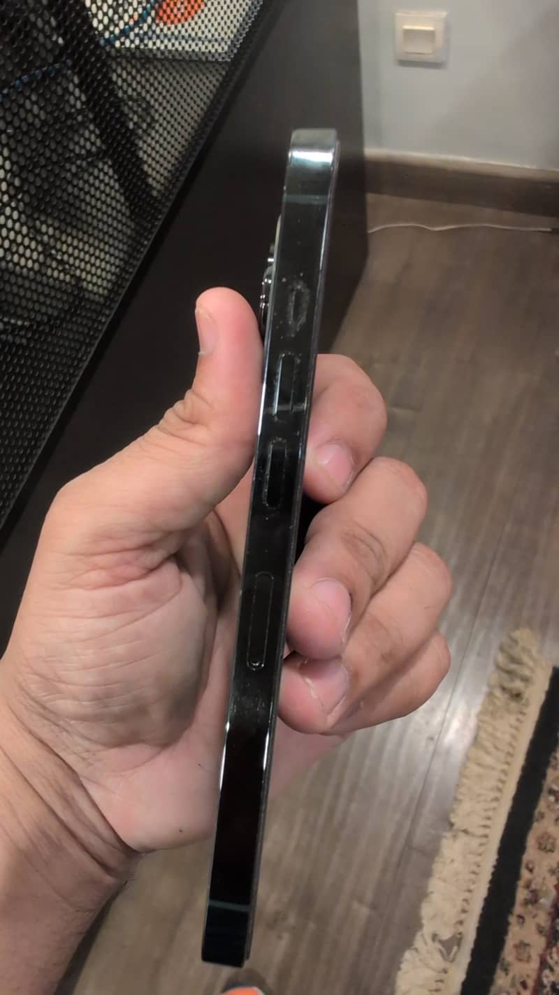 Apple iPhone 13 Pro 2