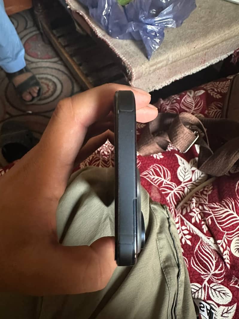 Apple iPhone 15 Pro Max 4