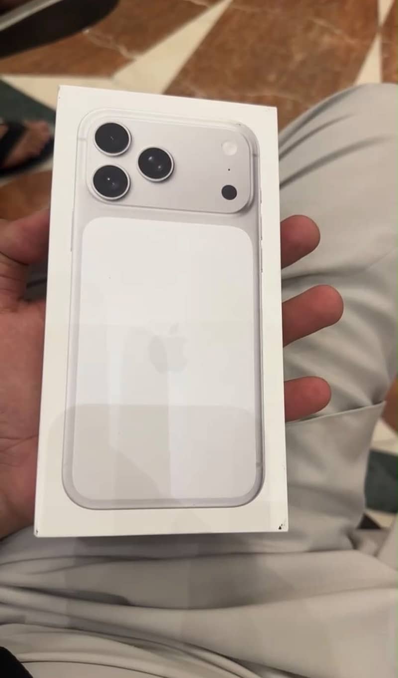 Apple iPhone 17 Pro Max 0