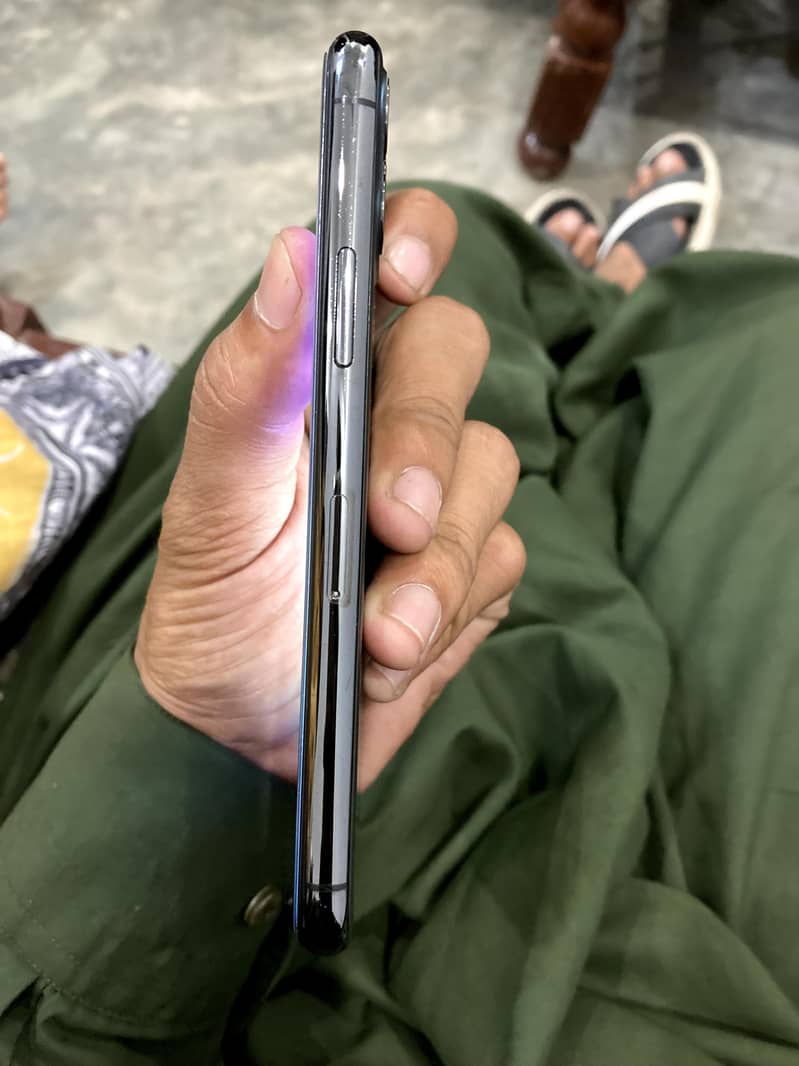 Apple iPhone 11 Pro 2