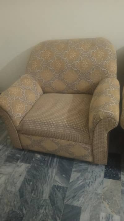 3 -2 -1 sofa set in good condion. . . .