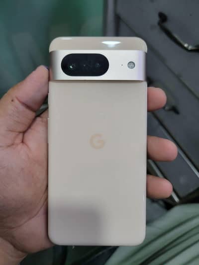 Google Pixel 8 water pack