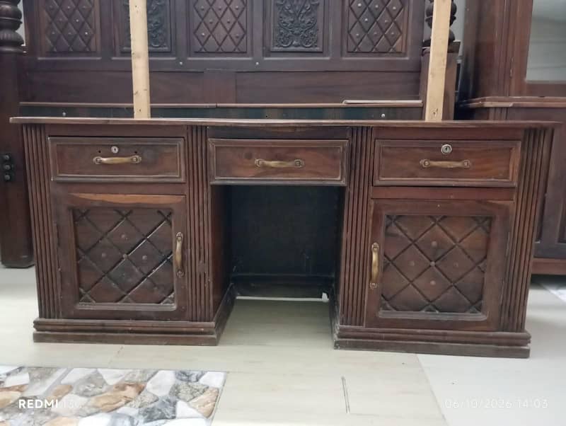 Furniture set Bed,sofa's,showcase,dressing table 3