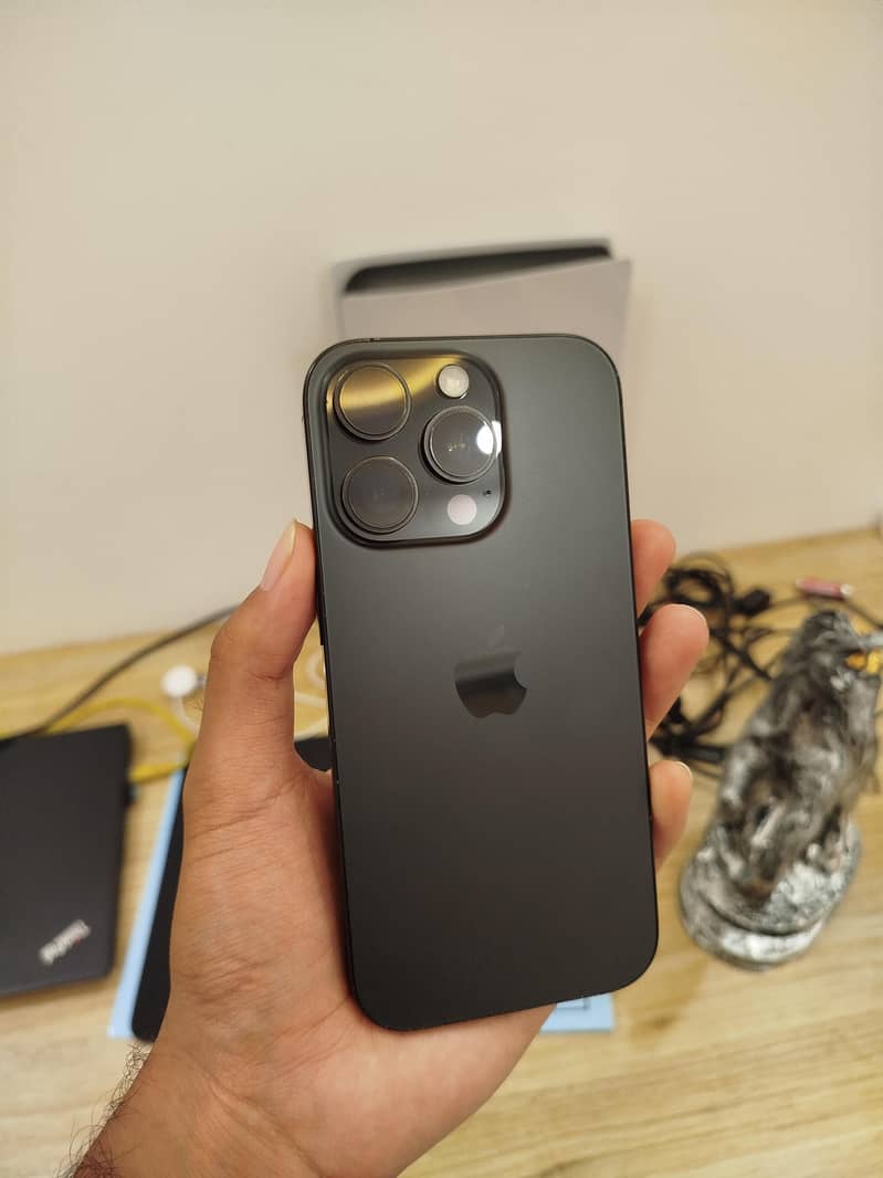 iPhone 16 Pro 1