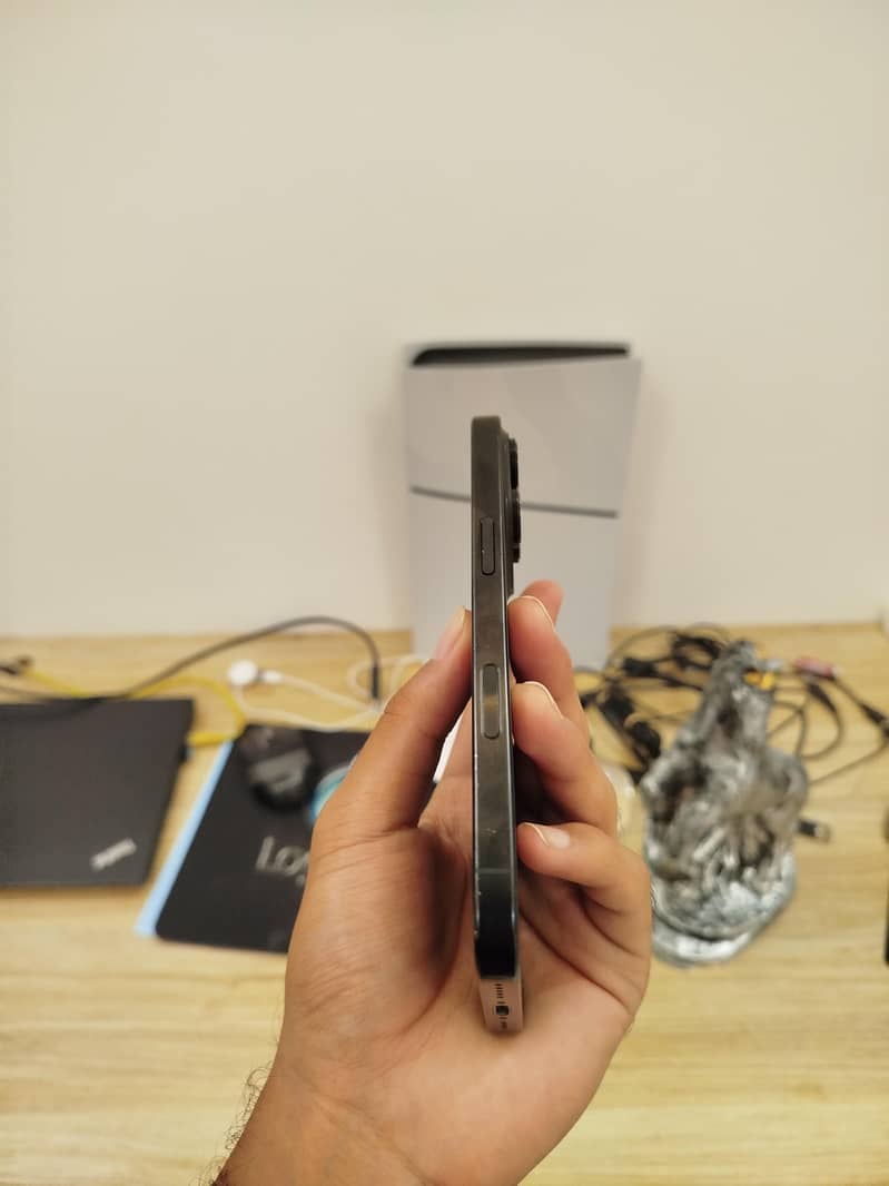 iPhone 16 Pro 2