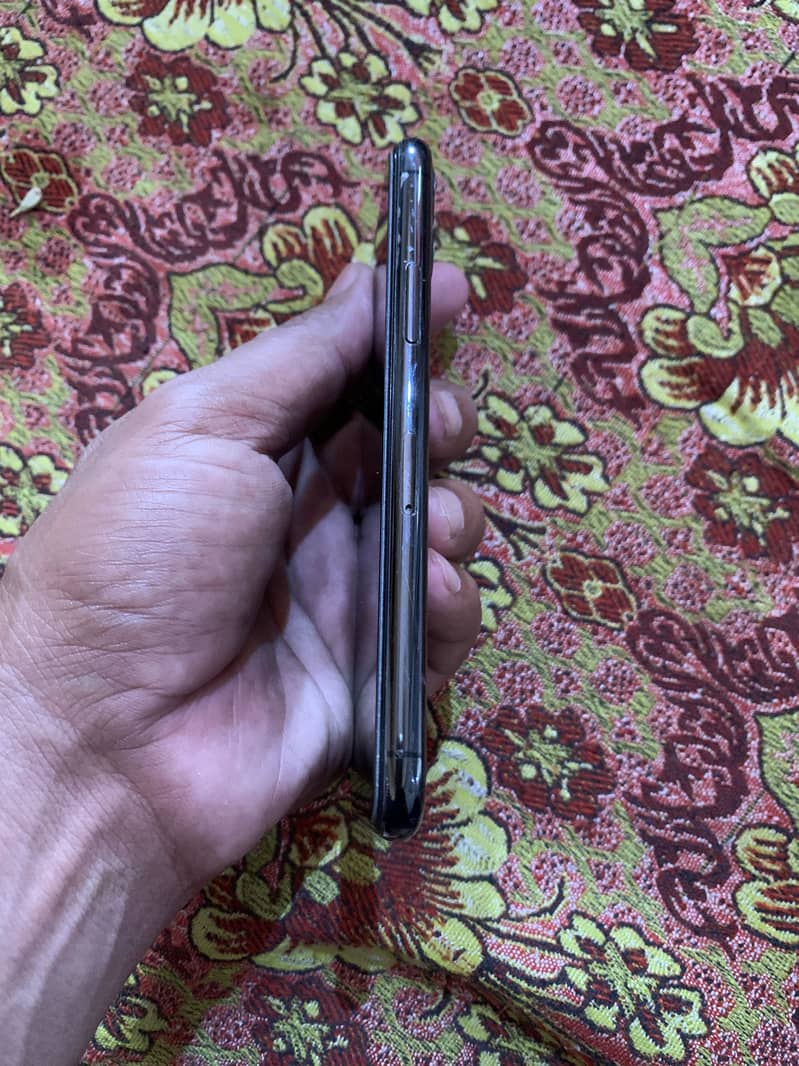 Apple iPhone 11 Pro 2