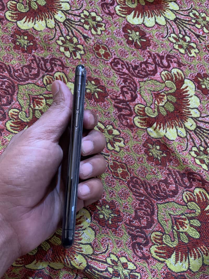 Apple iPhone 11 Pro 3