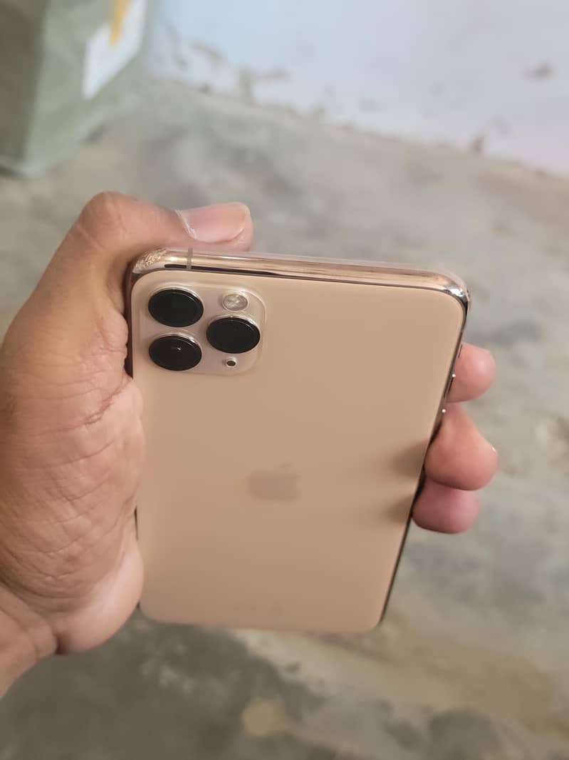 Apple iPhone 11 Pro Max 4
