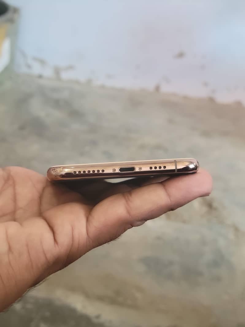 Apple iPhone 11 Pro Max 6