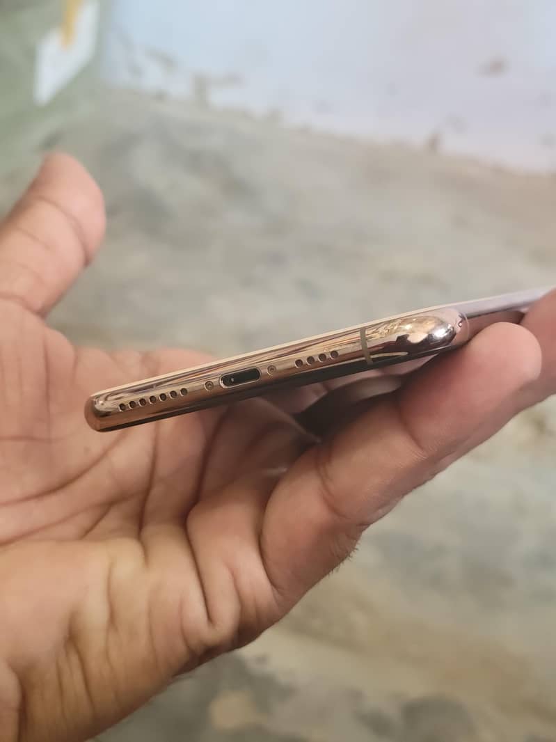 Apple iPhone 11 Pro Max 7