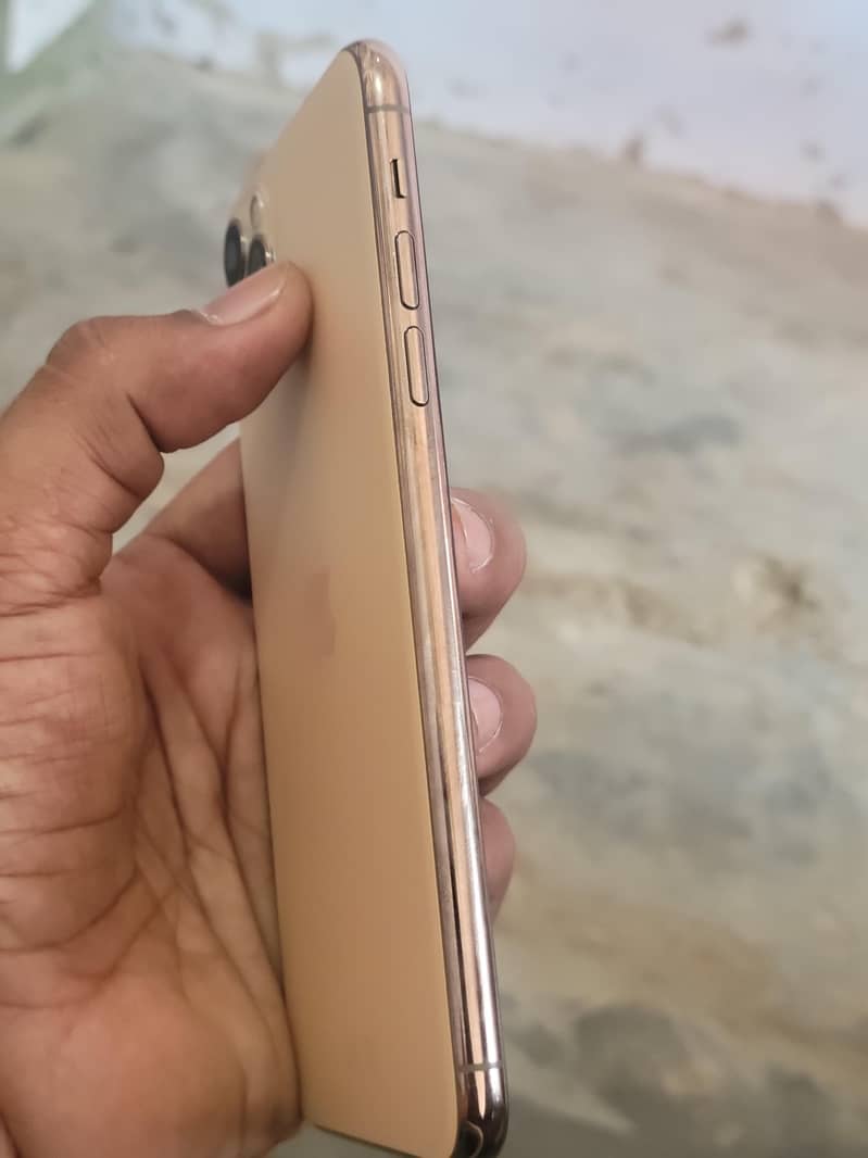 Apple iPhone 11 Pro Max 8