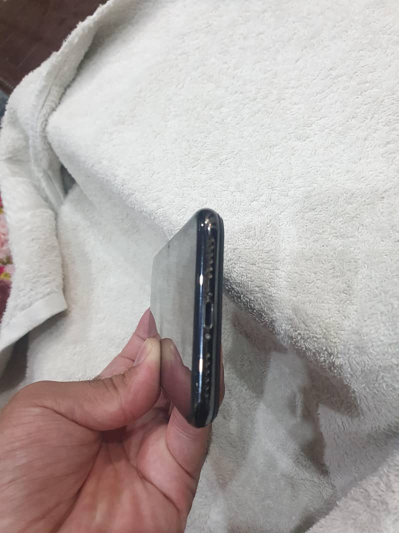 Apple iphone X 4