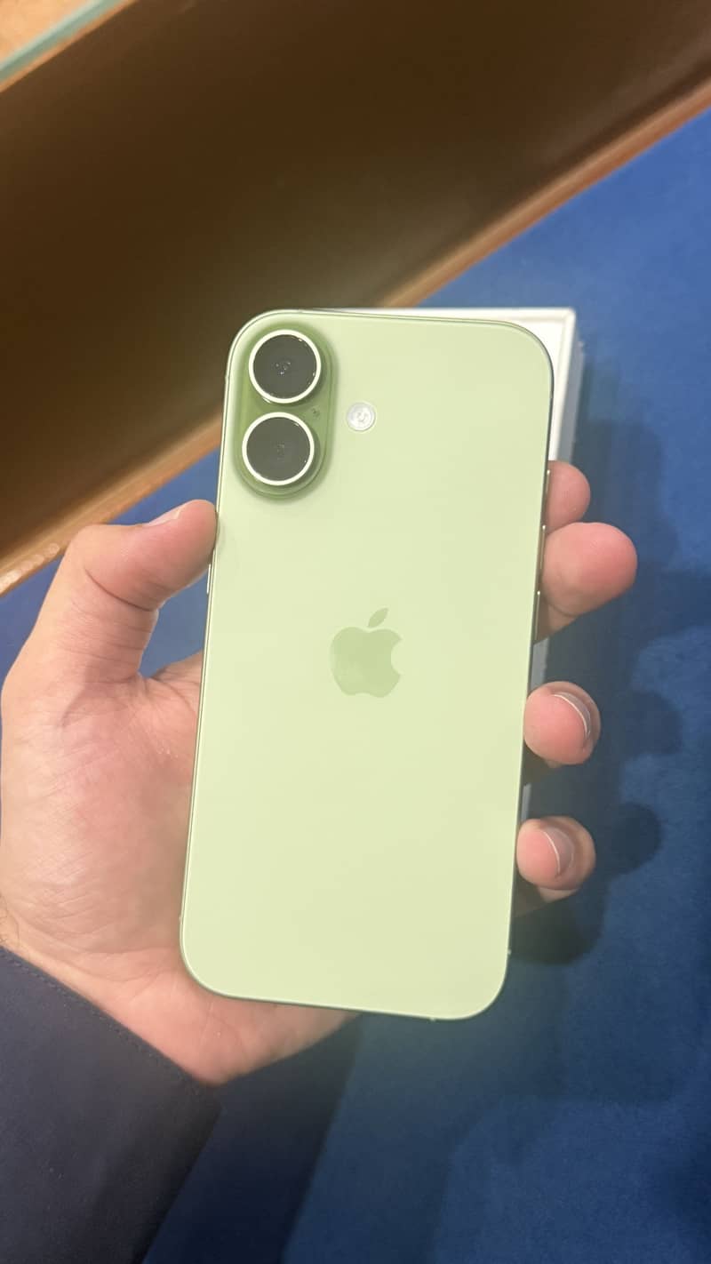 Apple iPhone 17 5