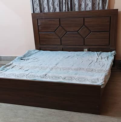 excellent condition double bed