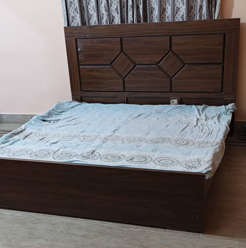 excellent condition double bed 0