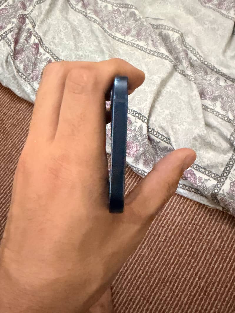 Apple iPhone 12 3