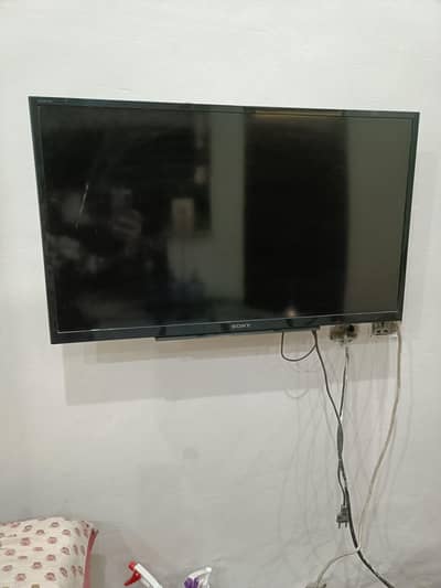 sony LCD tv 32 inchches for sale