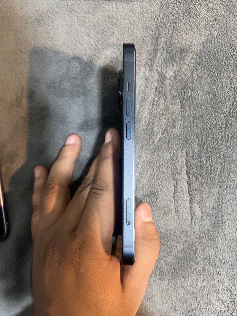 Apple iPhone 13 2