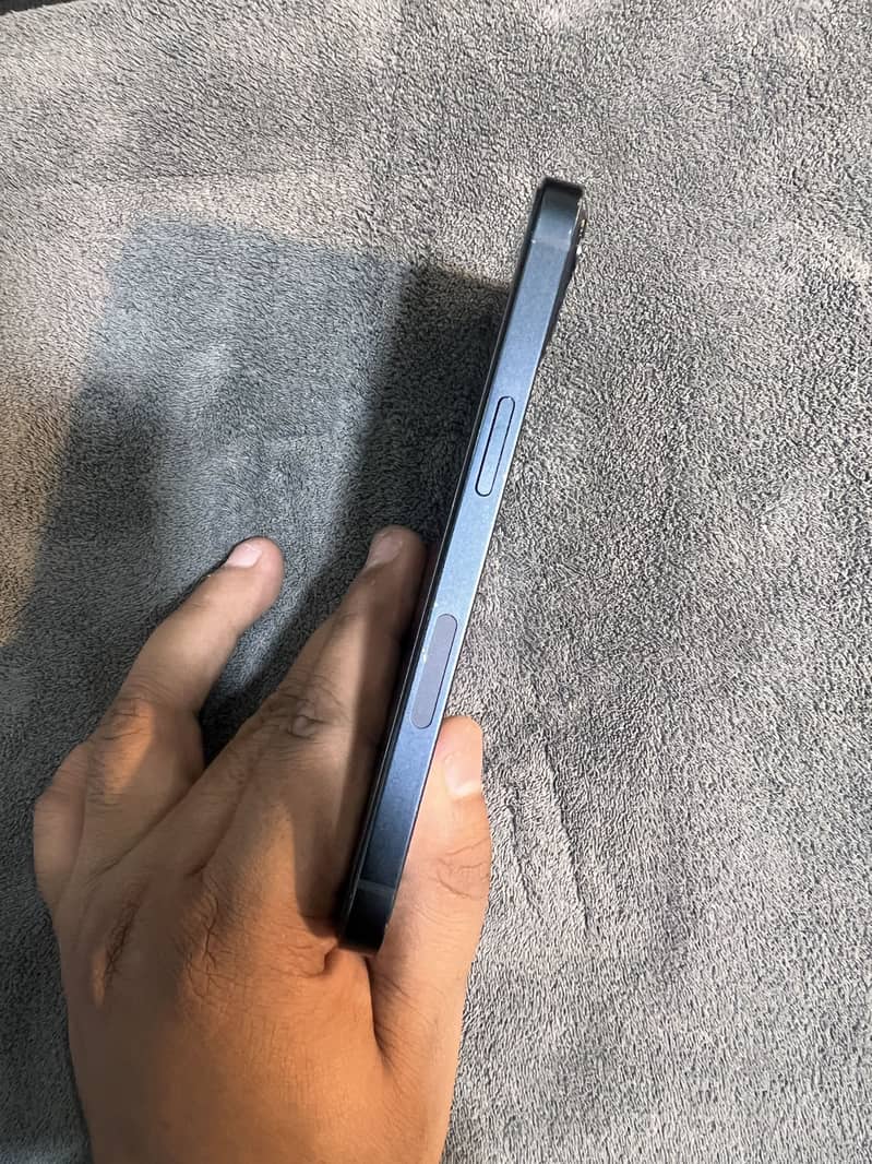 Apple iPhone 13 3