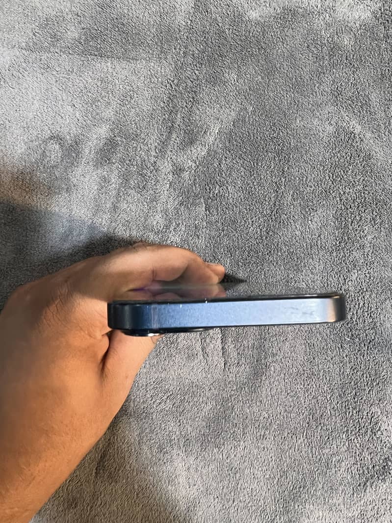 Apple iPhone 13 4