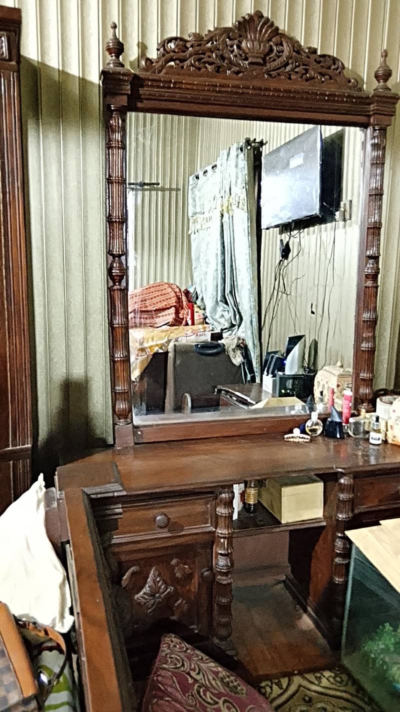 chinioti bed and dressing 2