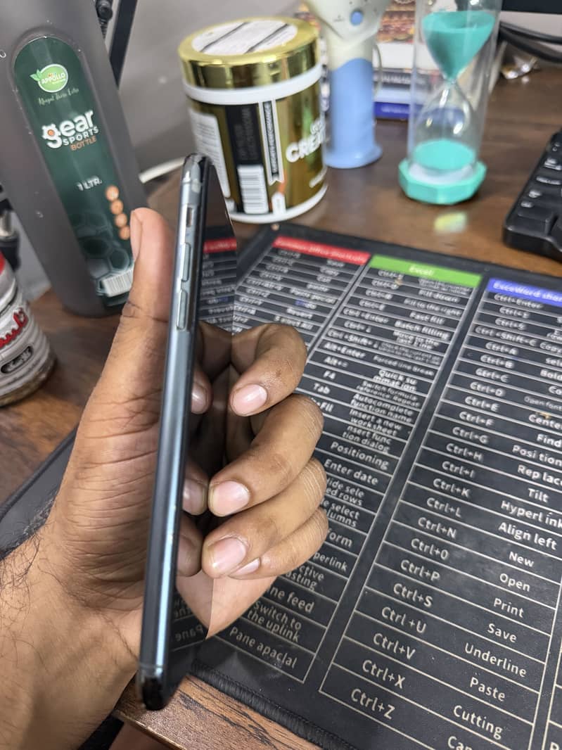Apple iPhone 11 Pro Max 2