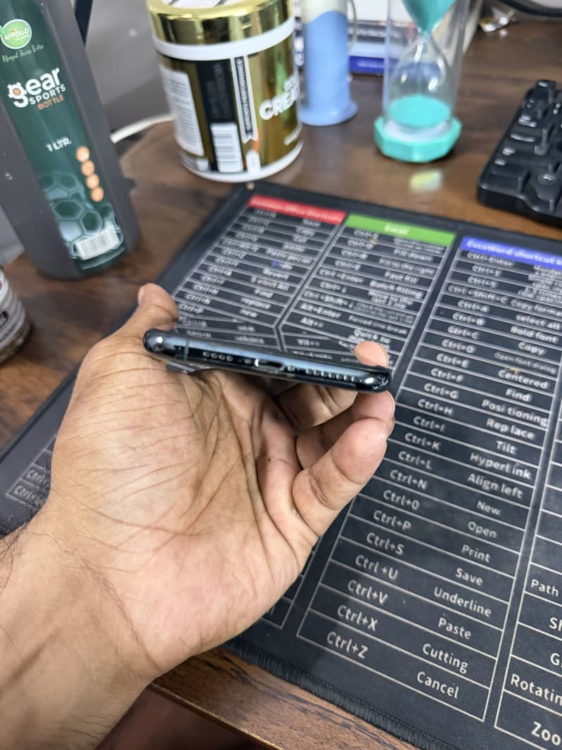Apple iPhone 11 Pro Max 4