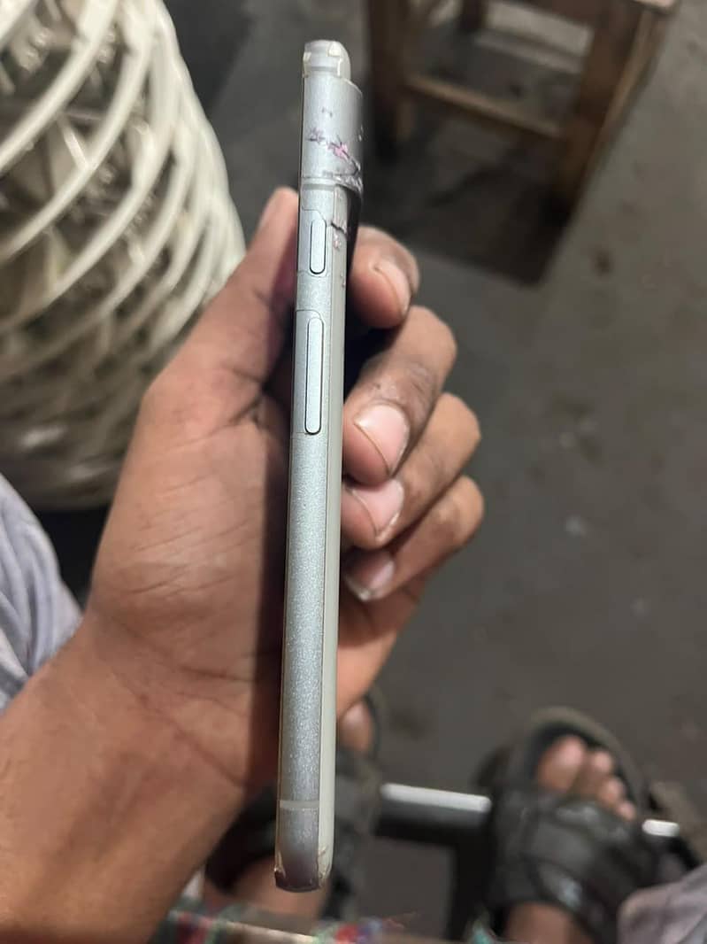 Google Pixel 8 4