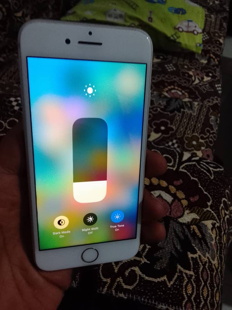 Apple iPhone 8 1