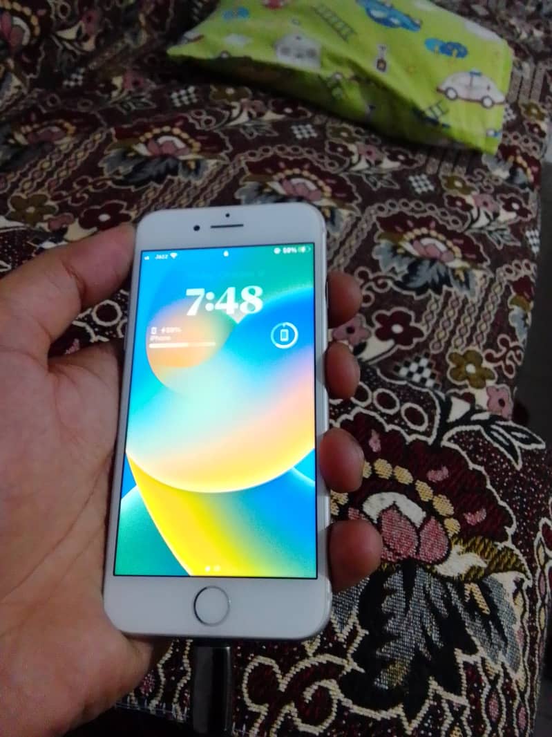 Apple iPhone 8 3