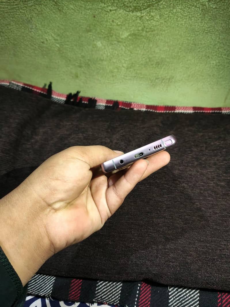 Samsung Mobile Note 9 6