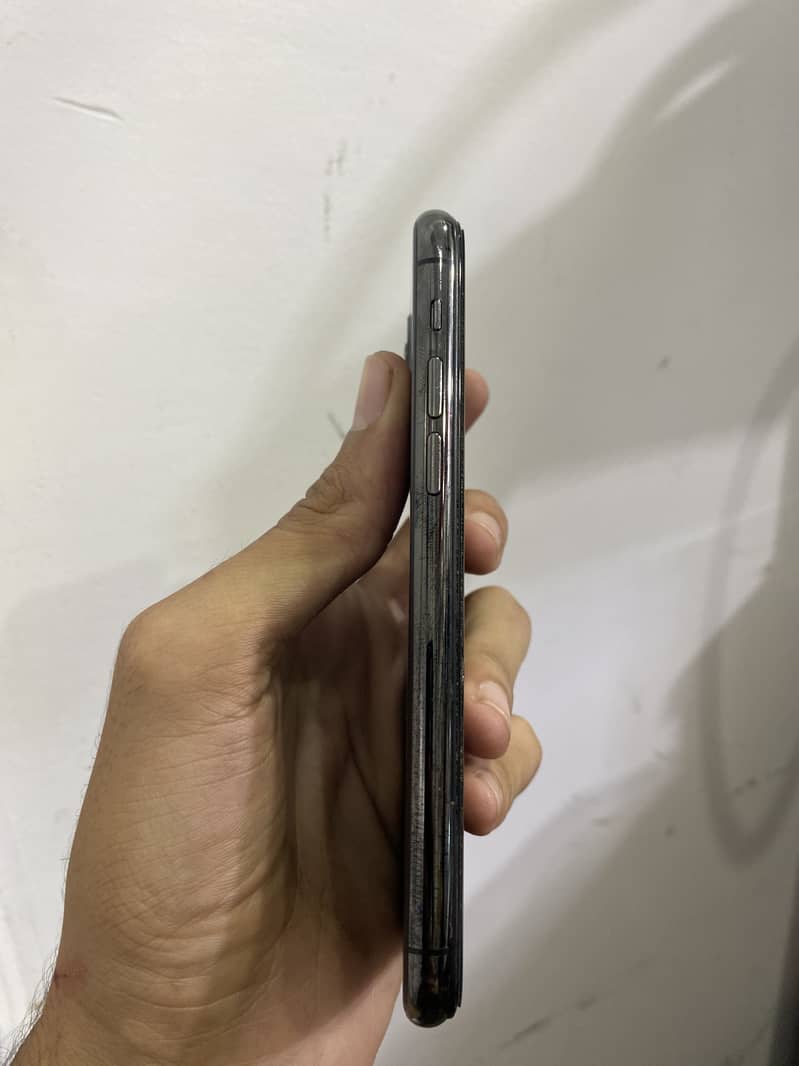 Apple iPhone 11 Pro 2