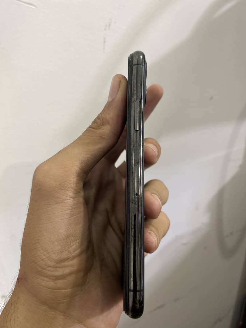 Apple iPhone 11 Pro 3