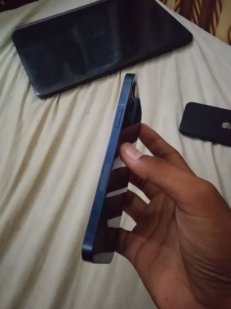 Apple iPhone 12 2