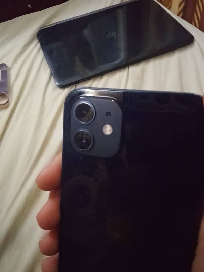 Apple iPhone 12 4