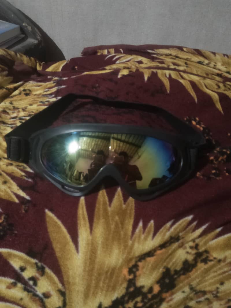 Snow goggles 0