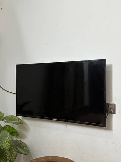 Ecostar 42” Smart LED TV