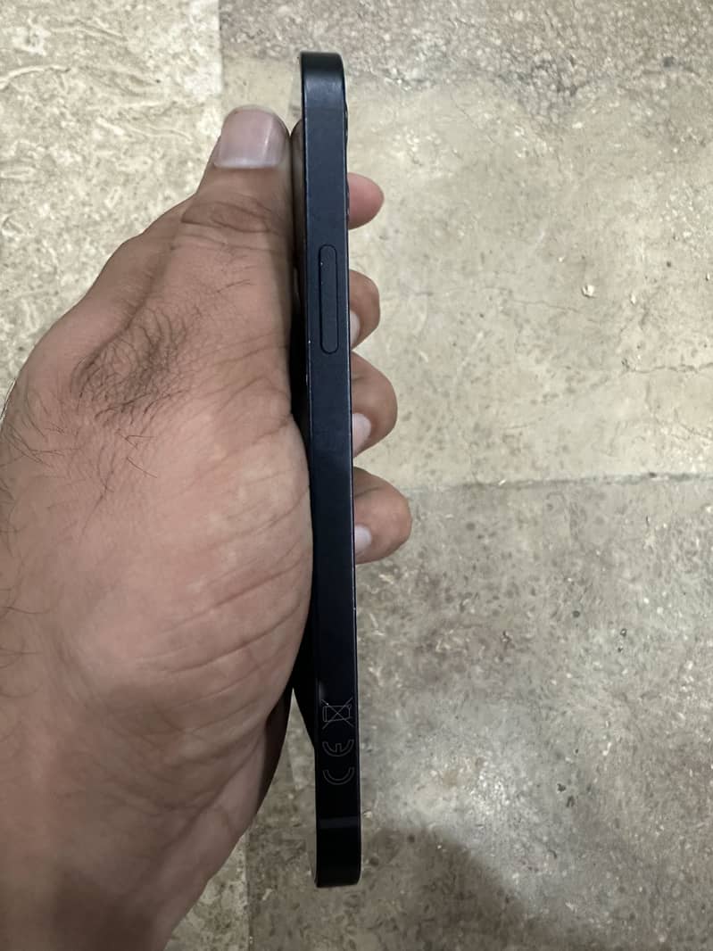 iPhone 12 4