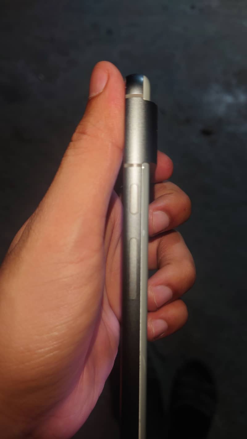 Google Pixel 8 6