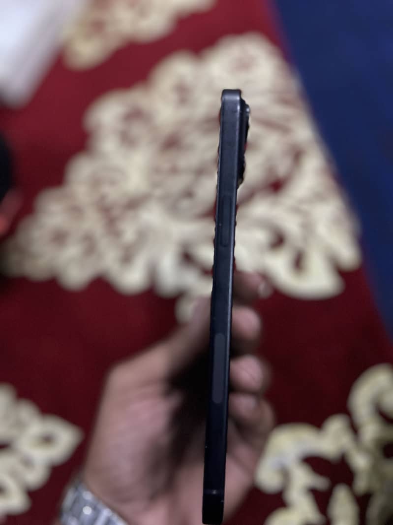 Apple iPhone 15 plus 11