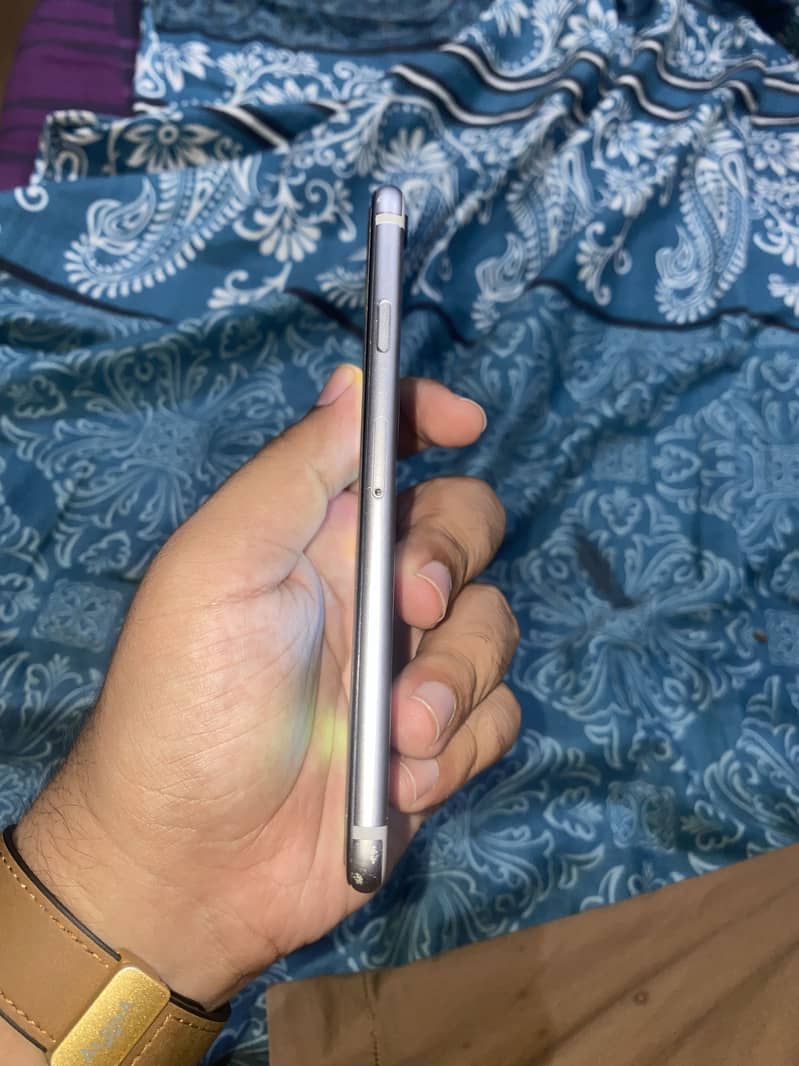 Apple iPhone 6 (sim working) 1